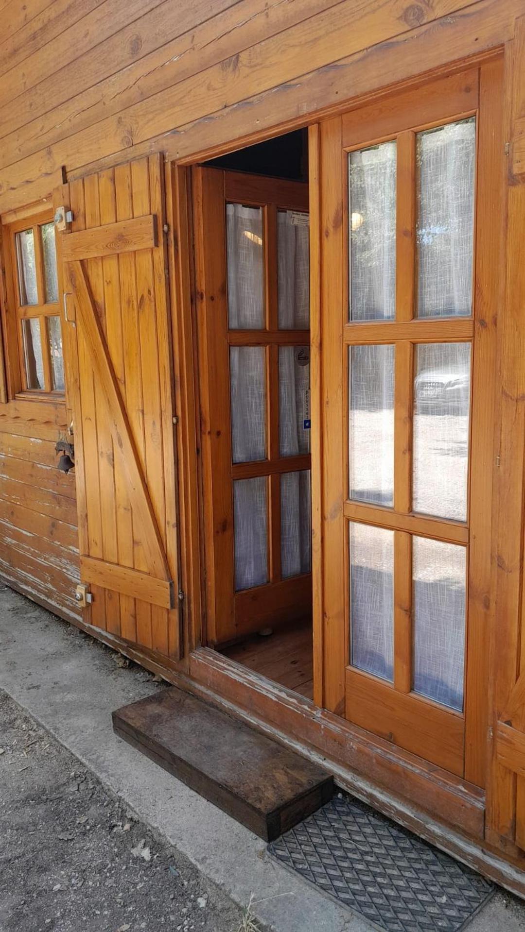 La Cabane En Bois Tourves Exteriér fotografie
