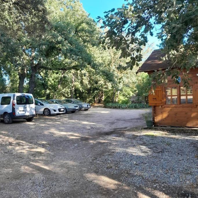 La Cabane En Bois Tourves Exteriér fotografie